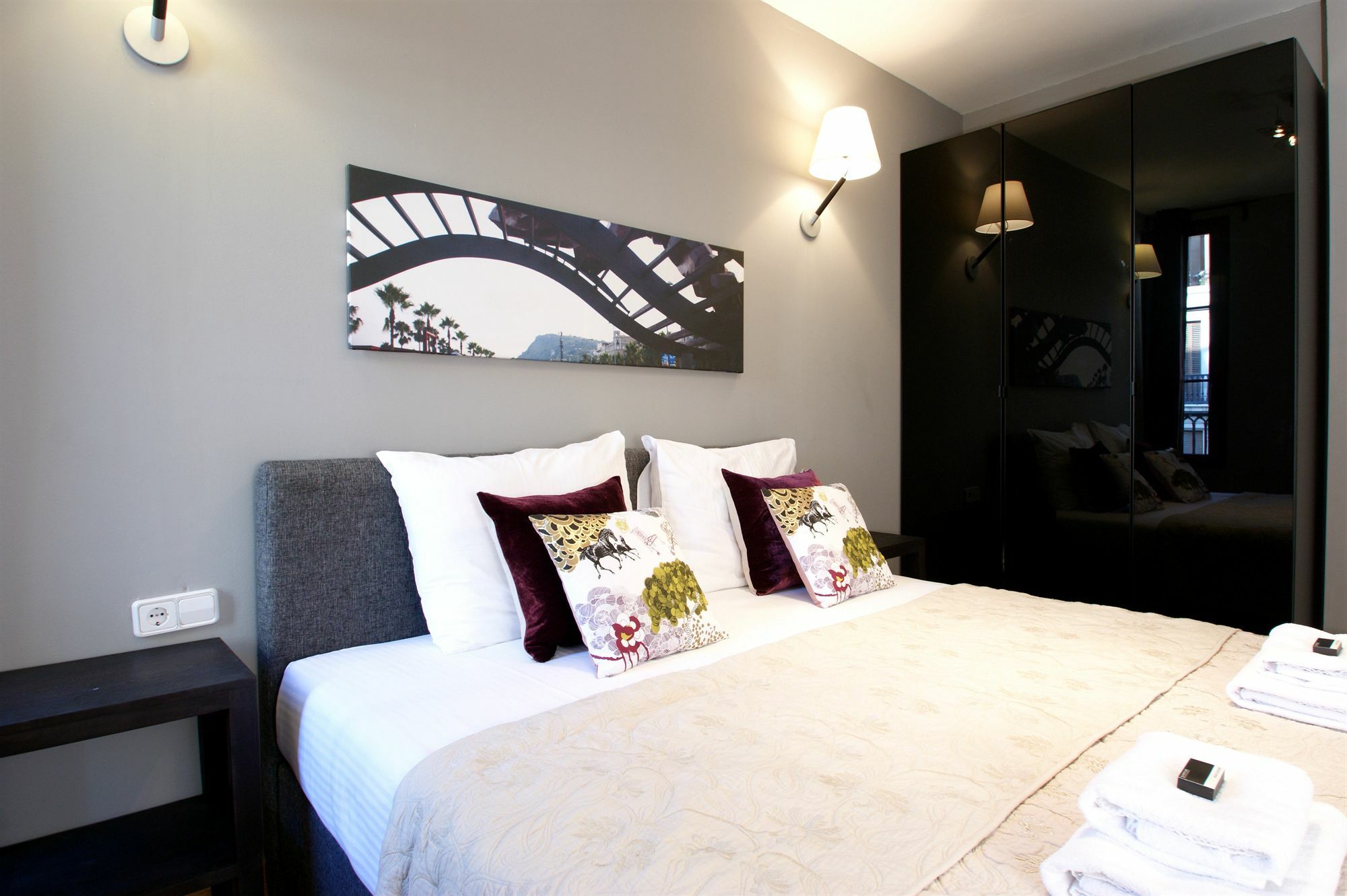 Short Stay Group Paseo De Gracia Serviced Apartments Barcelona Bagian luar foto