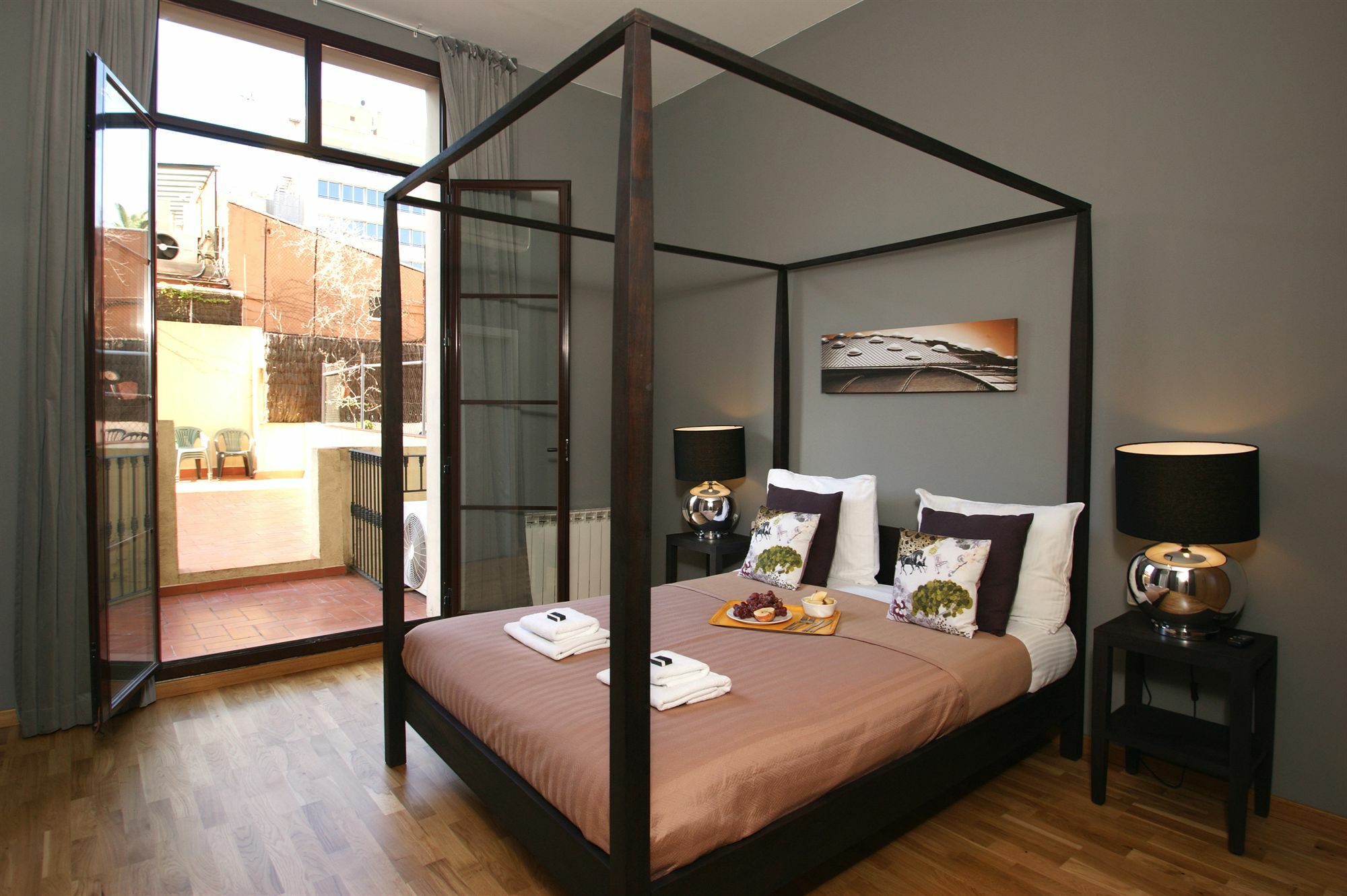 Short Stay Group Paseo De Gracia Serviced Apartments Barcelona Bagian luar foto